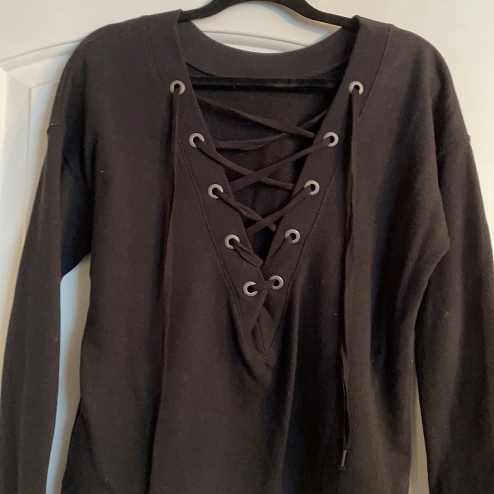 Lace Up Thick Ribbon Reversible Black Abercrombie & Fitch Cropped Crewneck XS